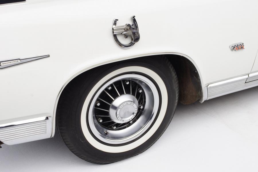 Колеса Pontiac Bonneville Hank Williams Jr Custom Convertible 1964 года  (фото 19 из 24)